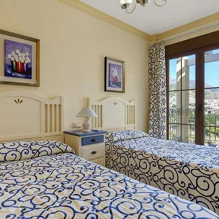 Sleeps 8 With Pool Air Con And Wifi *
