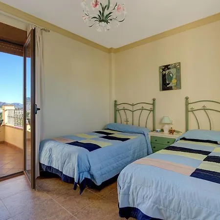 Sleeps 8 With Pool Air Con And Wifi * Nerja