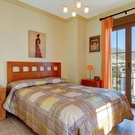 Villa Sleeps 8 With Pool Air Con And Wifi Nerja