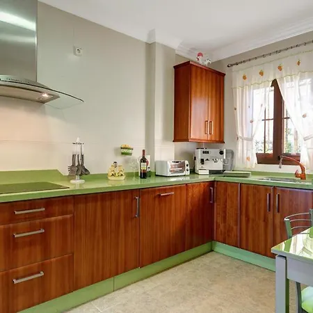 Sleeps 8 With Pool Air Con And Wifi * Nerja