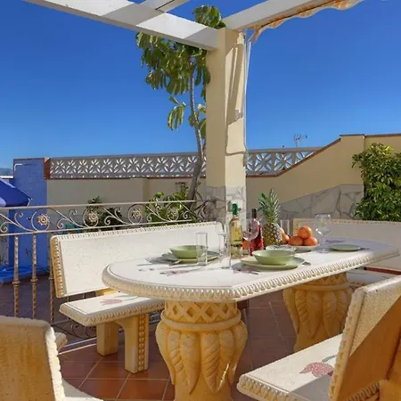 Villa Sleeps 8 With Pool Air Con And Wifi