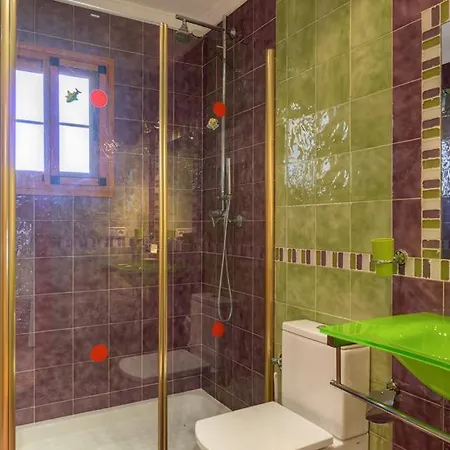 Sleeps 8 With Pool Air Con And Wifi Nerja