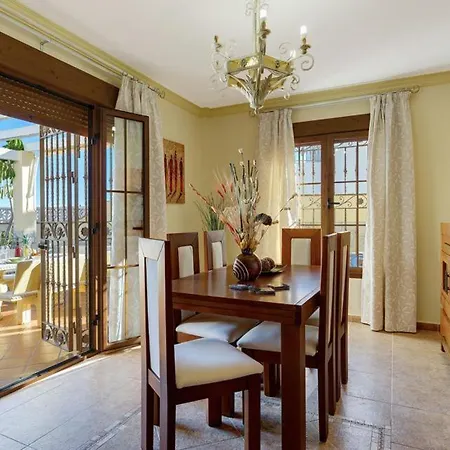 Sleeps 8 With Pool Air Con And Wifi Villa Nerja