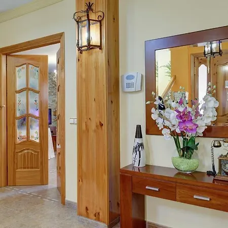 Villa Sleeps 8 With Pool Air Con And Wifi